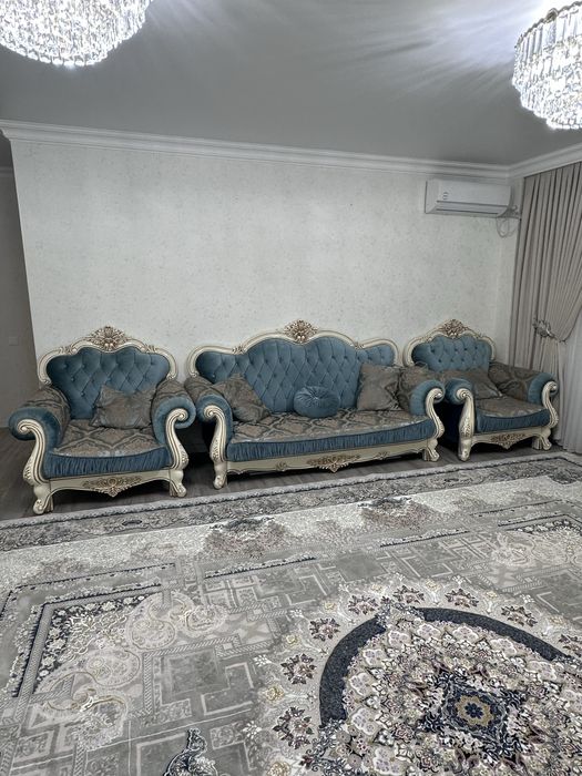 Коралевский диван