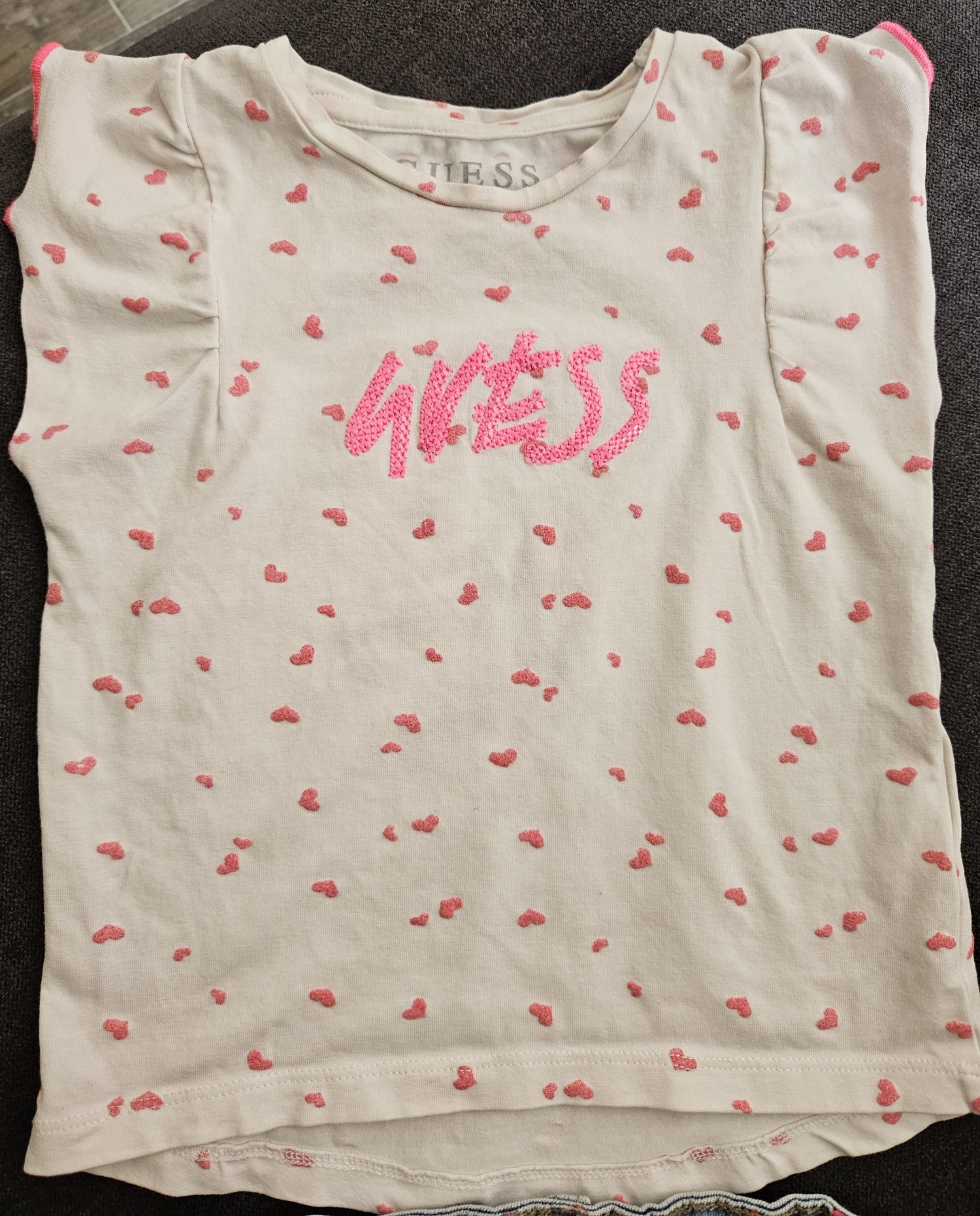 Дрешки за момиче на Guess