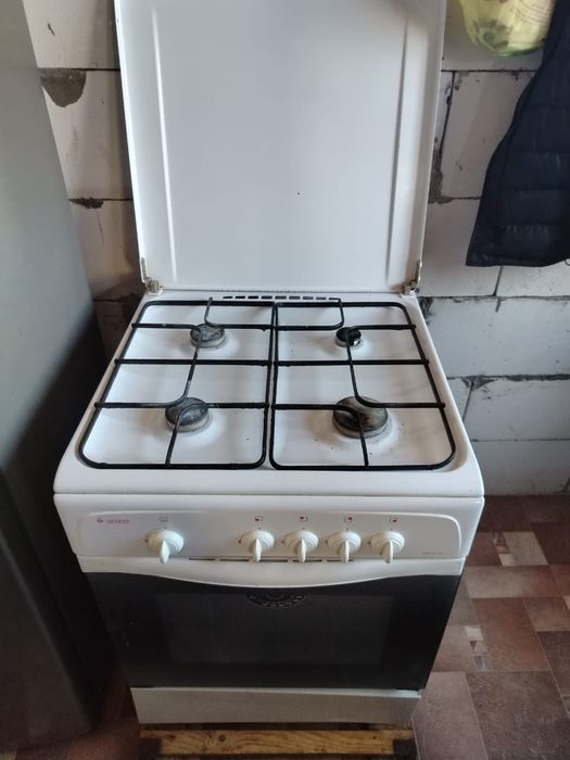 Продам газовую плиту