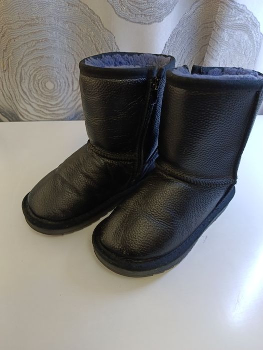 Продам детские угги