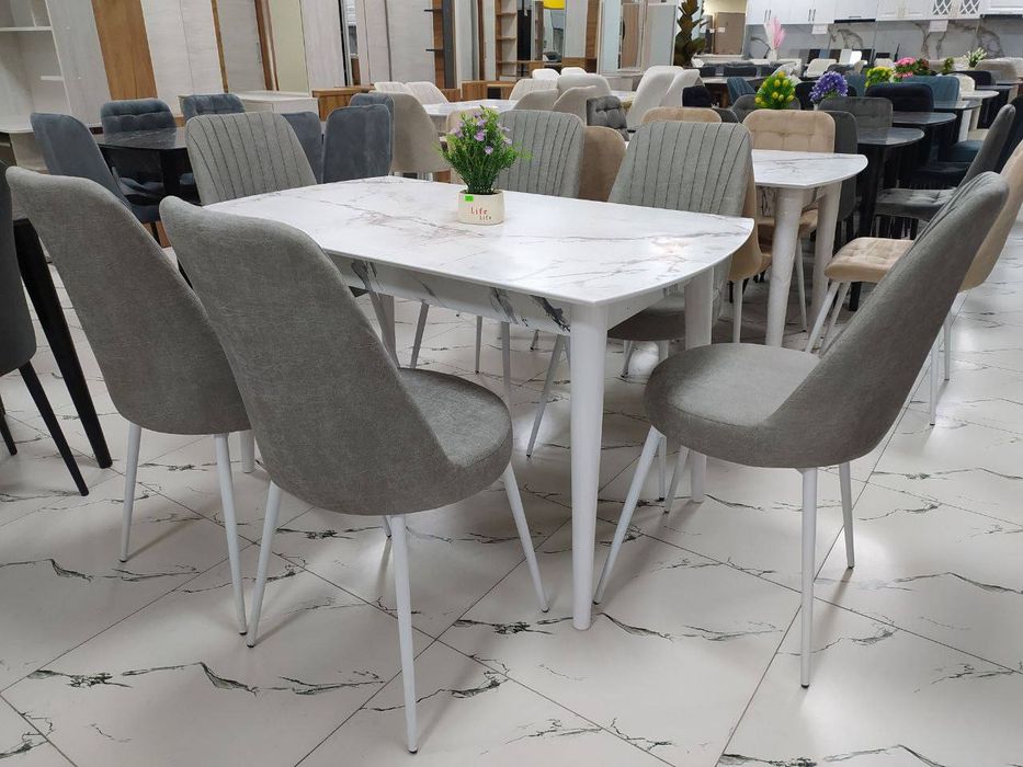 Стол и стулья для дома