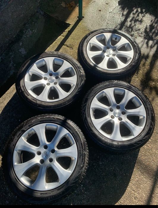 Зимни гуми 225/50/17 на един сезон с оригинални джанти за Ауди