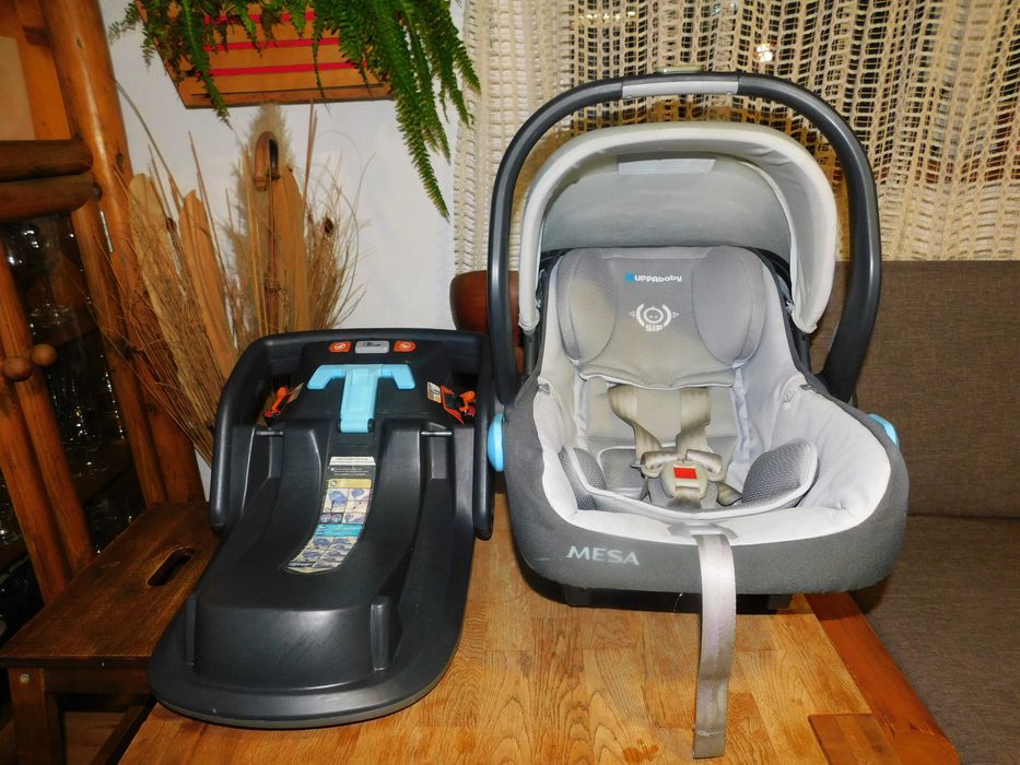 Pachet UPPABABY MESA scoica (0-13 kg) + bază Isofix