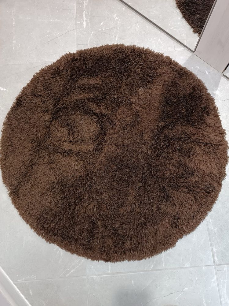 Кръгъл килим-кафяв