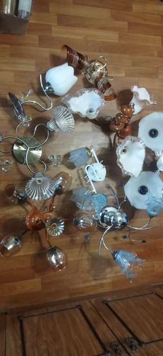Продам люстры и светильники