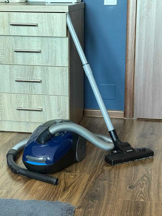 Aspirator Philips PowerGo cu sac