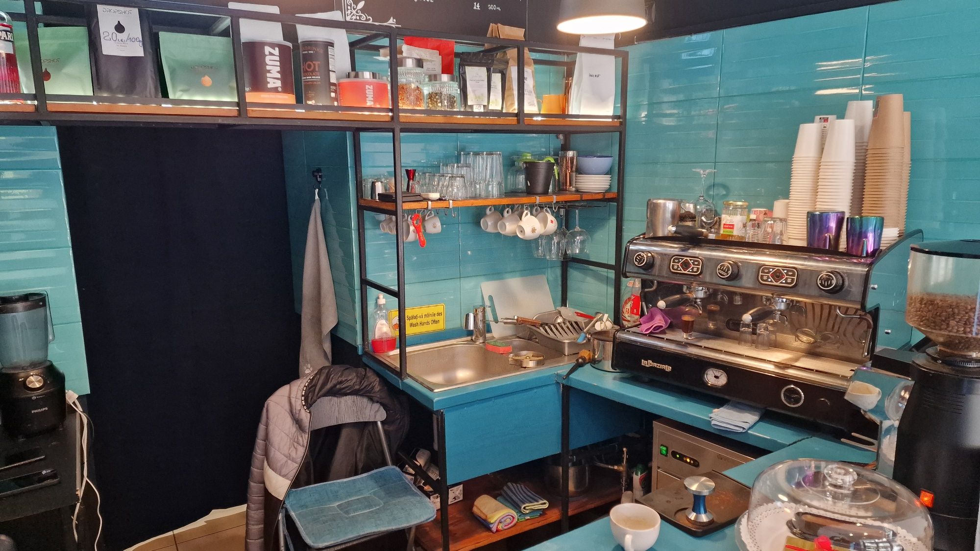 Cafenea / bar , afacere la cheie zona Brezoianu
