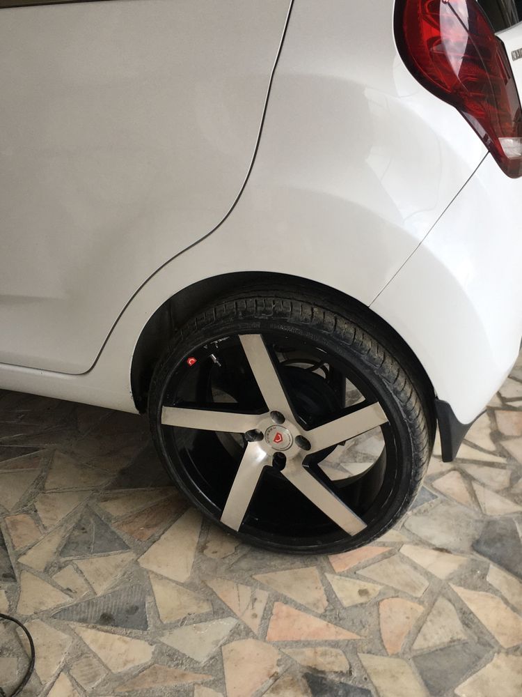 Vossen R18 sotiladi
