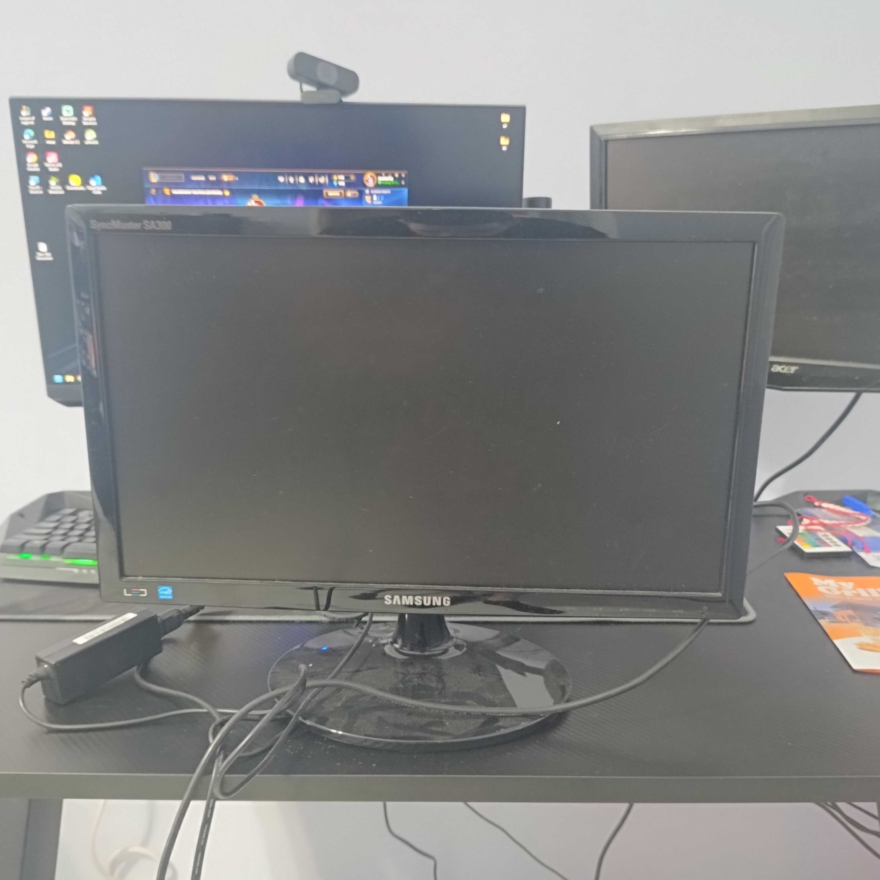 Продава се геймърски компютър + 22" Full HD монитор Samsung
