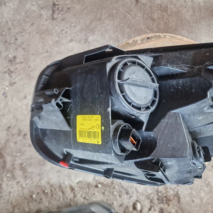 Kia Venga 2016 десен фар