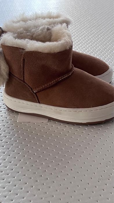 Продам для девочек обувь 29 размер