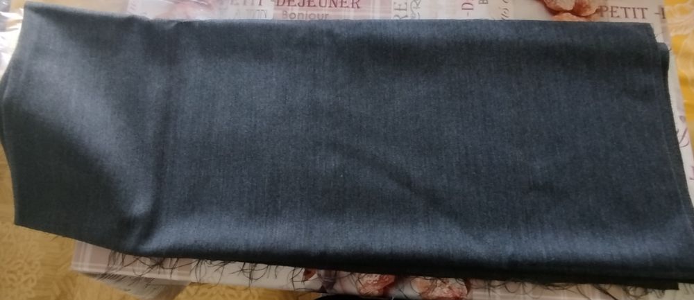 Нов сив вълнен плат