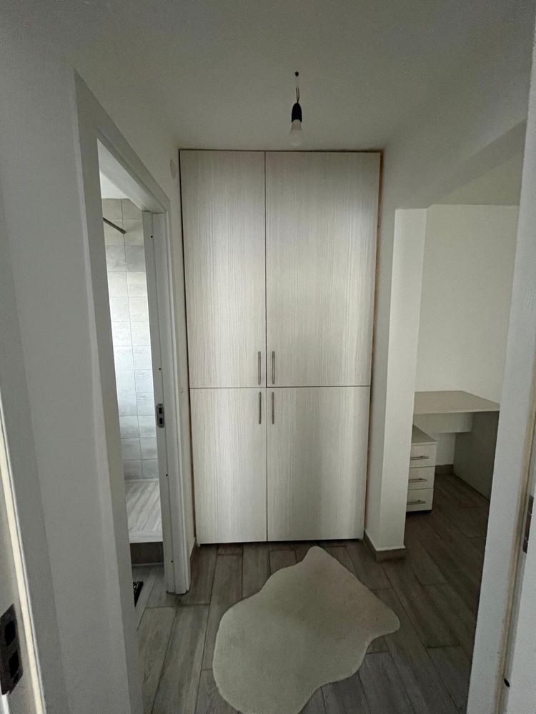 Apartament 2 camere, etaj 1/4, zona Biserica Mare