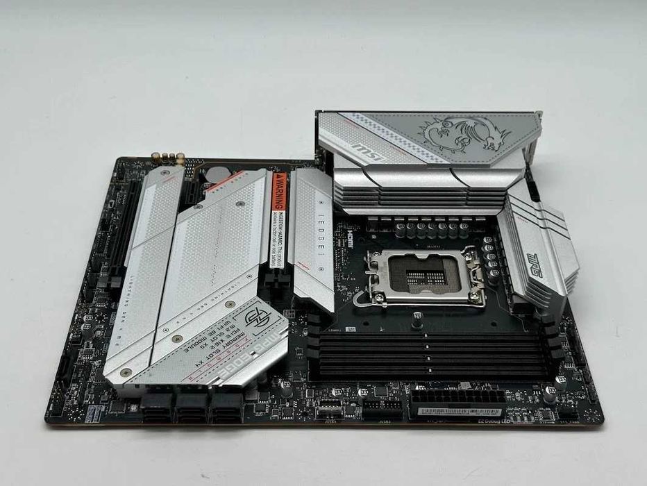 Placă de bază MSI MPG Z790 EDGE WIFI DDR5 LGA 1700 - impecabilă