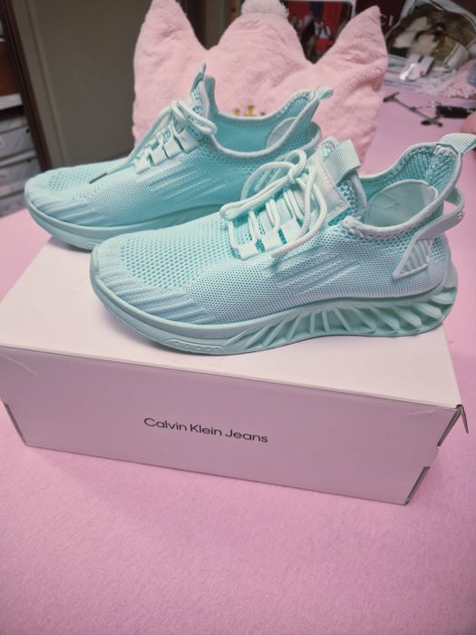 Vând încălțăminte sport cu ridicare personala din Chiajna