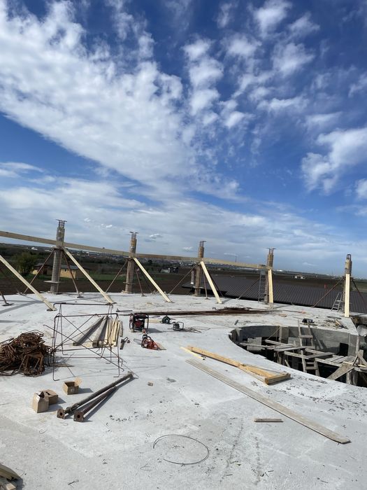 Mester  constructor de case .