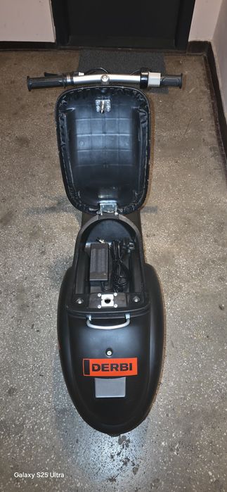 Scuter electric Razor