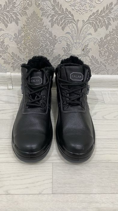 Зимняя спецобувь новый 42размер