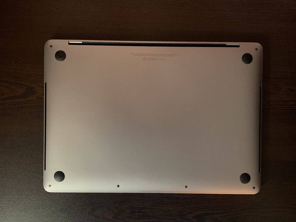 MacBook Pro 13” / Touch Bar/ i7 / 16GB 500GB SSD Много добро състояние