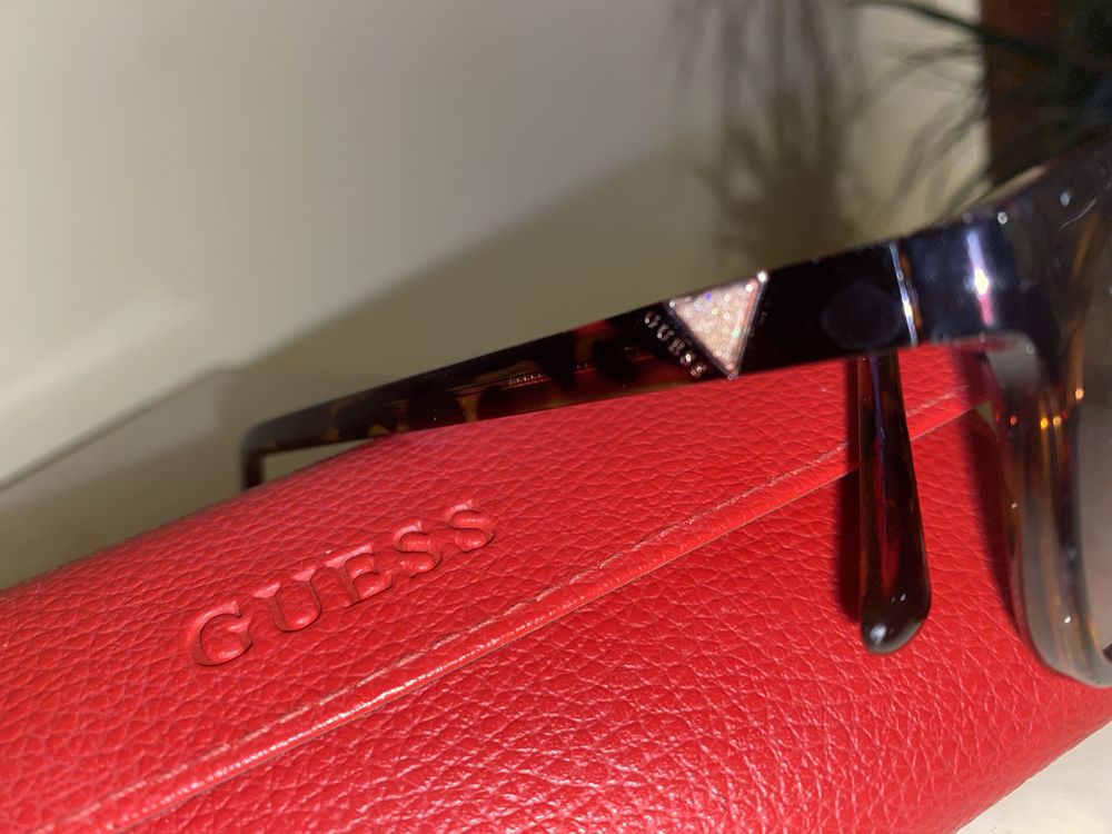 Ochelari de soare Guess