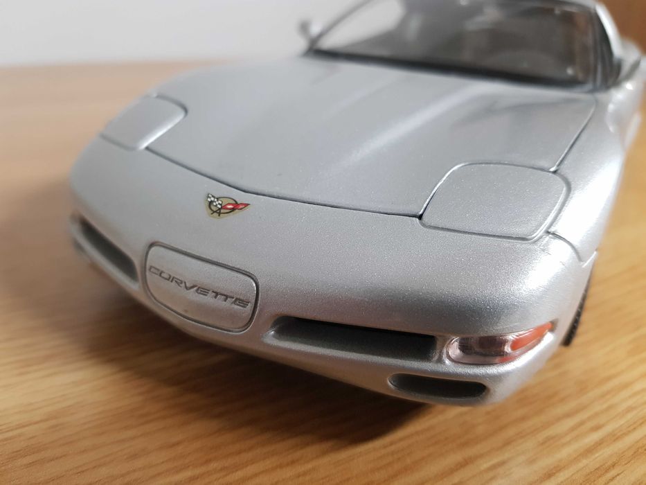 Macheta Chevrolet Corvette, 1997, scara 1/18, Burago