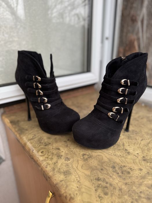 Продам ботильоны. Для любителей высоких каблуков)