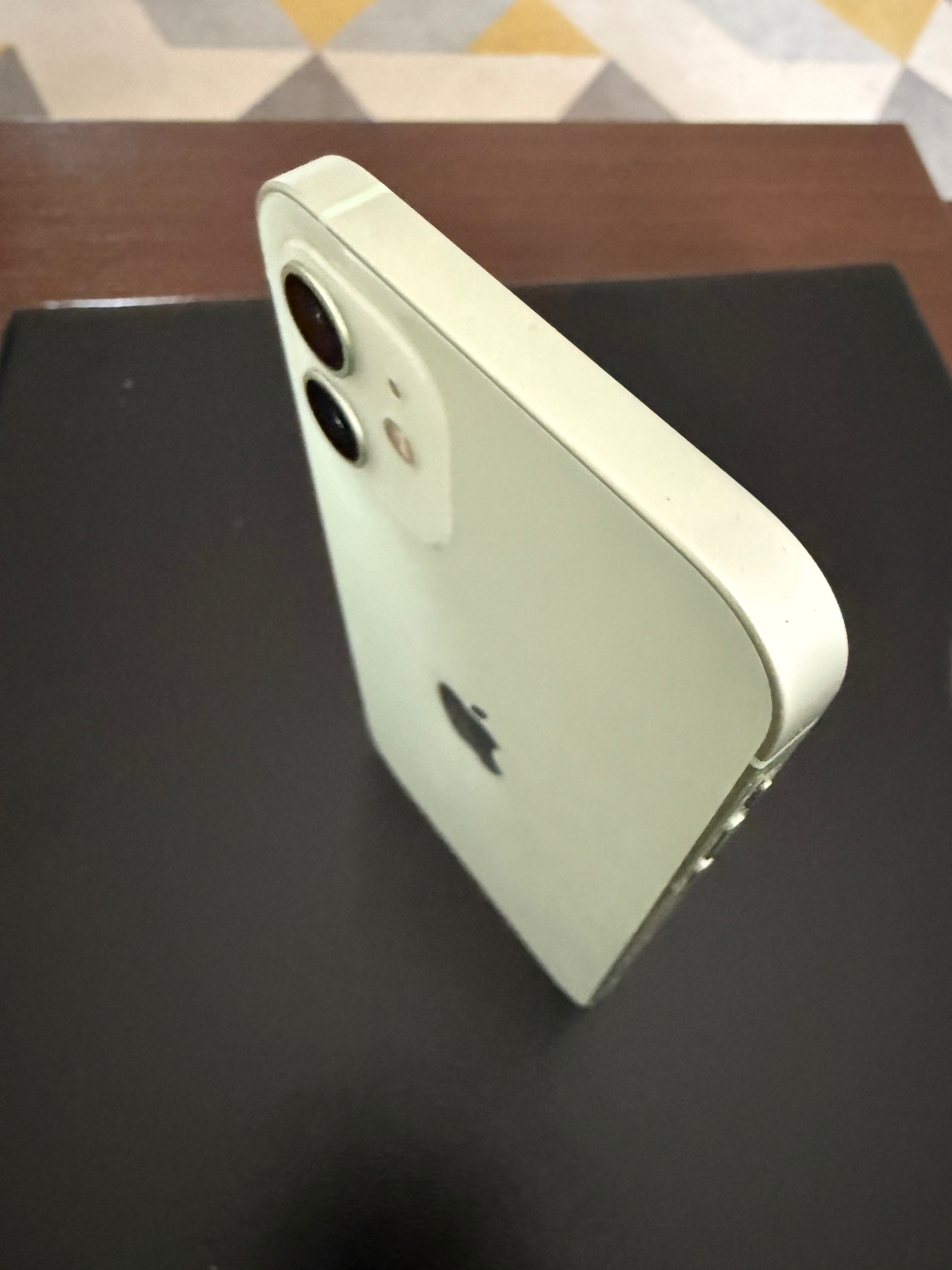iPhone 12, 64GB, green/зелен цвят  - отличен!