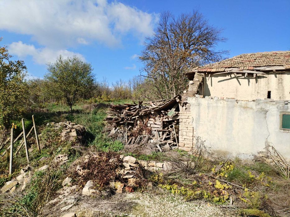 Имот с къща в С. Ягнило, Варна 30 000 Евро