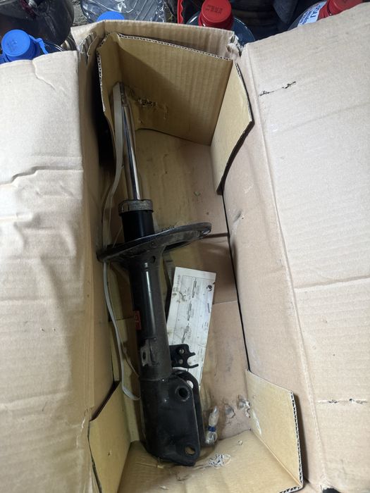 Амортизаторы задние на камри 30-35, сборе.