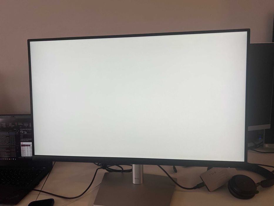 Монитор Dell P2723E + Webcam Logitech C925e