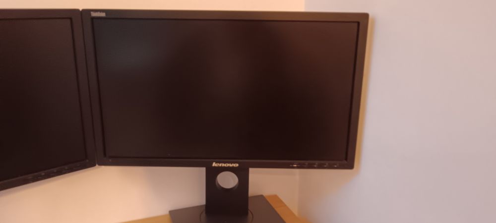 Vând 2 monitoare Lenovo ThinkPad