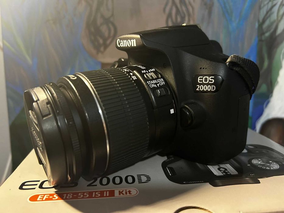 Vand camera Canon EOS 2000D + Obiectiv EF-S 18-55m