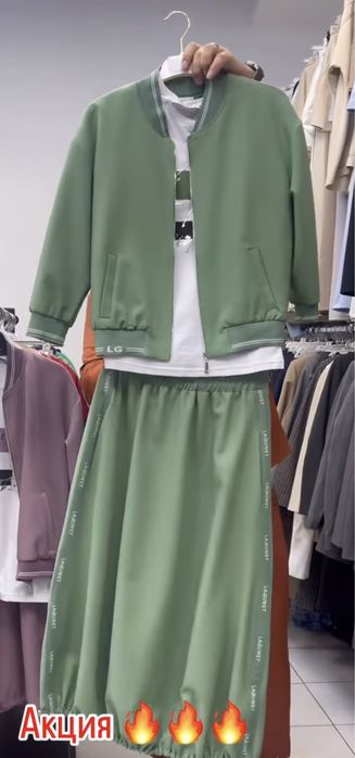 новый костюм тройка с юбкой