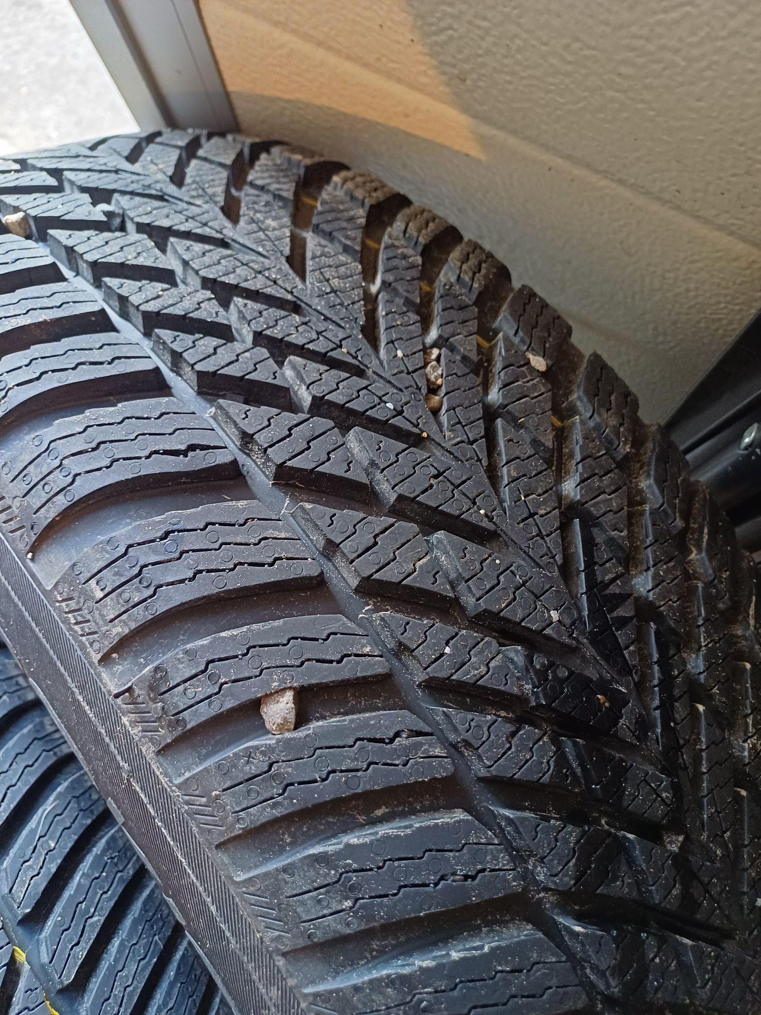 4+1 anvelope(cu tot cu jante Golf 4) iarna noi Nokian Snowproof 2