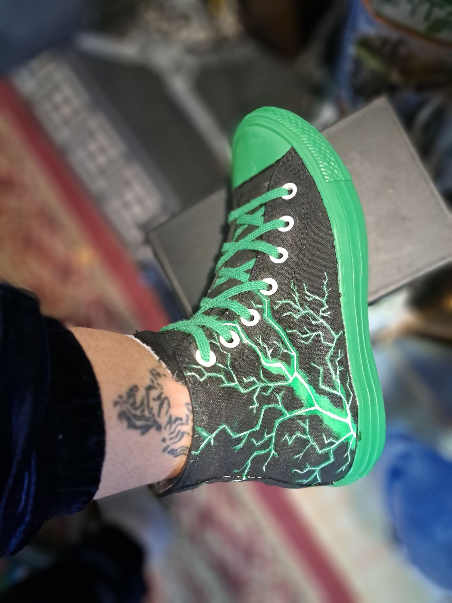 Reducere 100 de lei.Tenisi converse unisex pictați manual