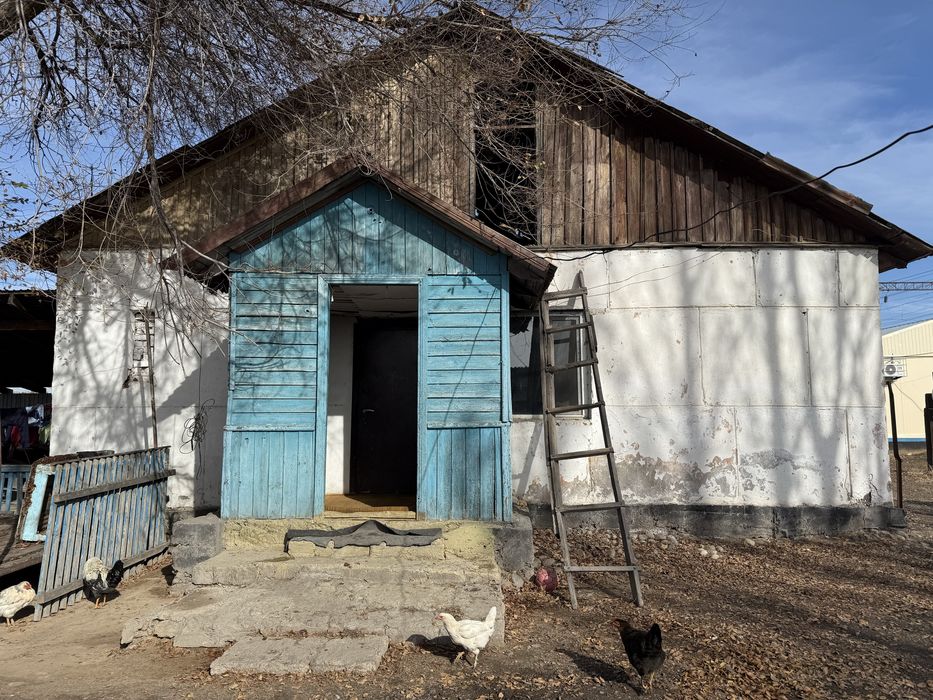 3 комнаталык улкен уй жане времянка фазенда ретынде сатылады