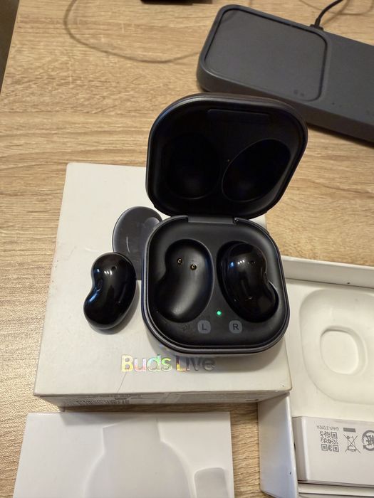 Galaxy buds live