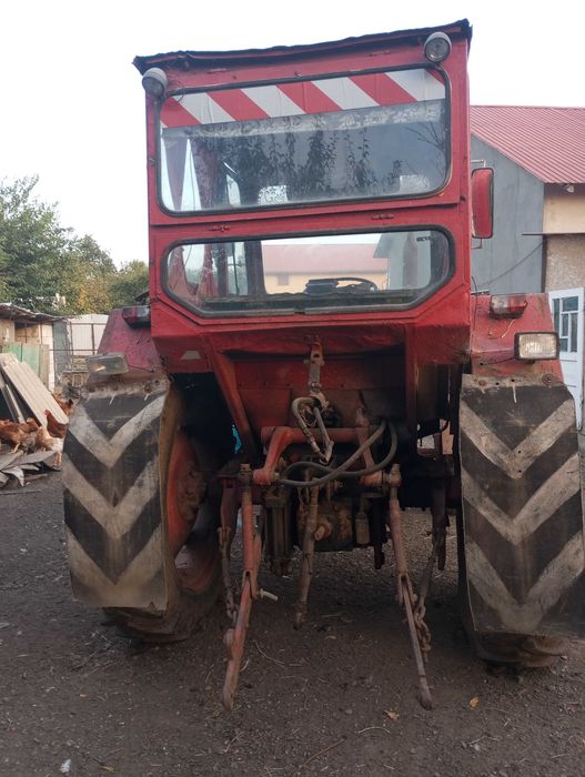 De vanzare tractor U650 cu plug pp4