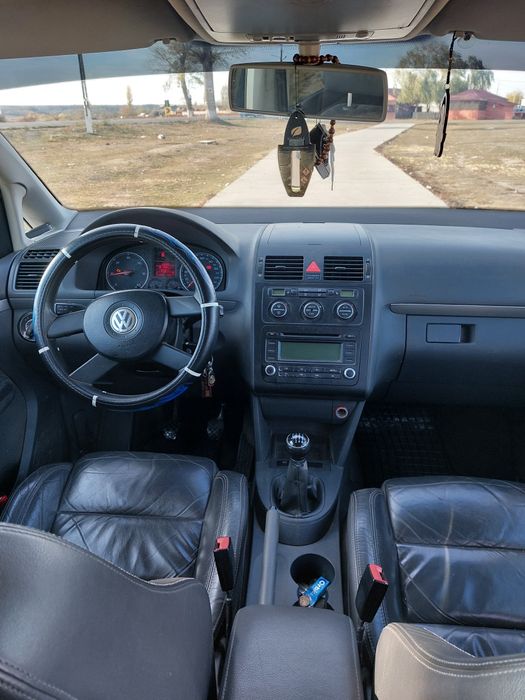 Vând wolkswagen touran