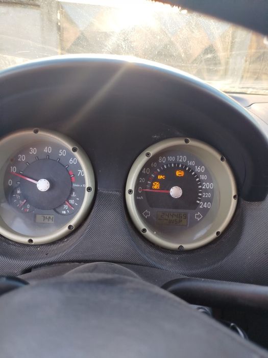 Volkswagen polo 1.4 bebzina cu rezervor de gas de fabrica 105cp 16valv