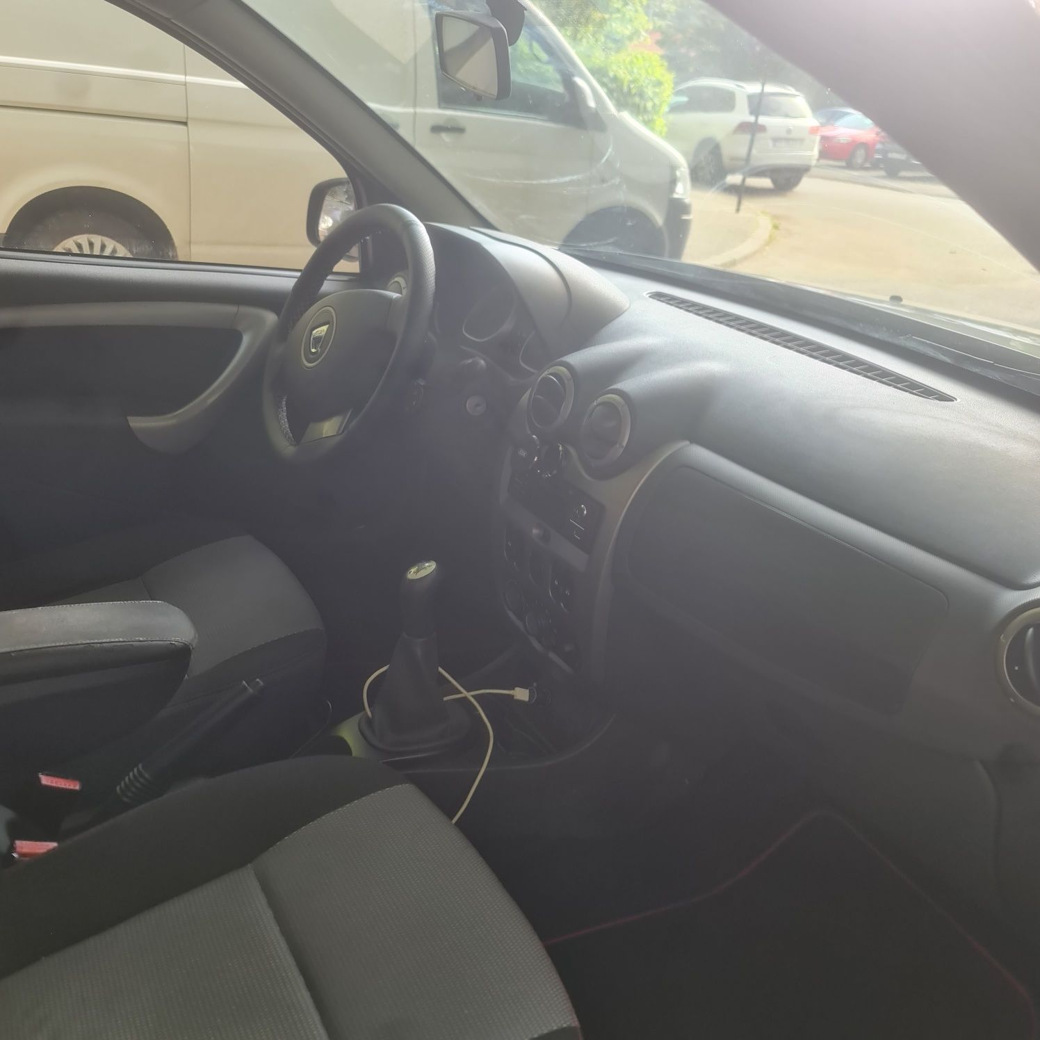 Vând Dacia Daster