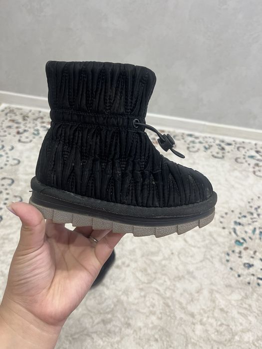 Продам обувь на девочку зима