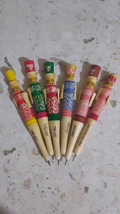 Ағаштан  жасалған ручка.