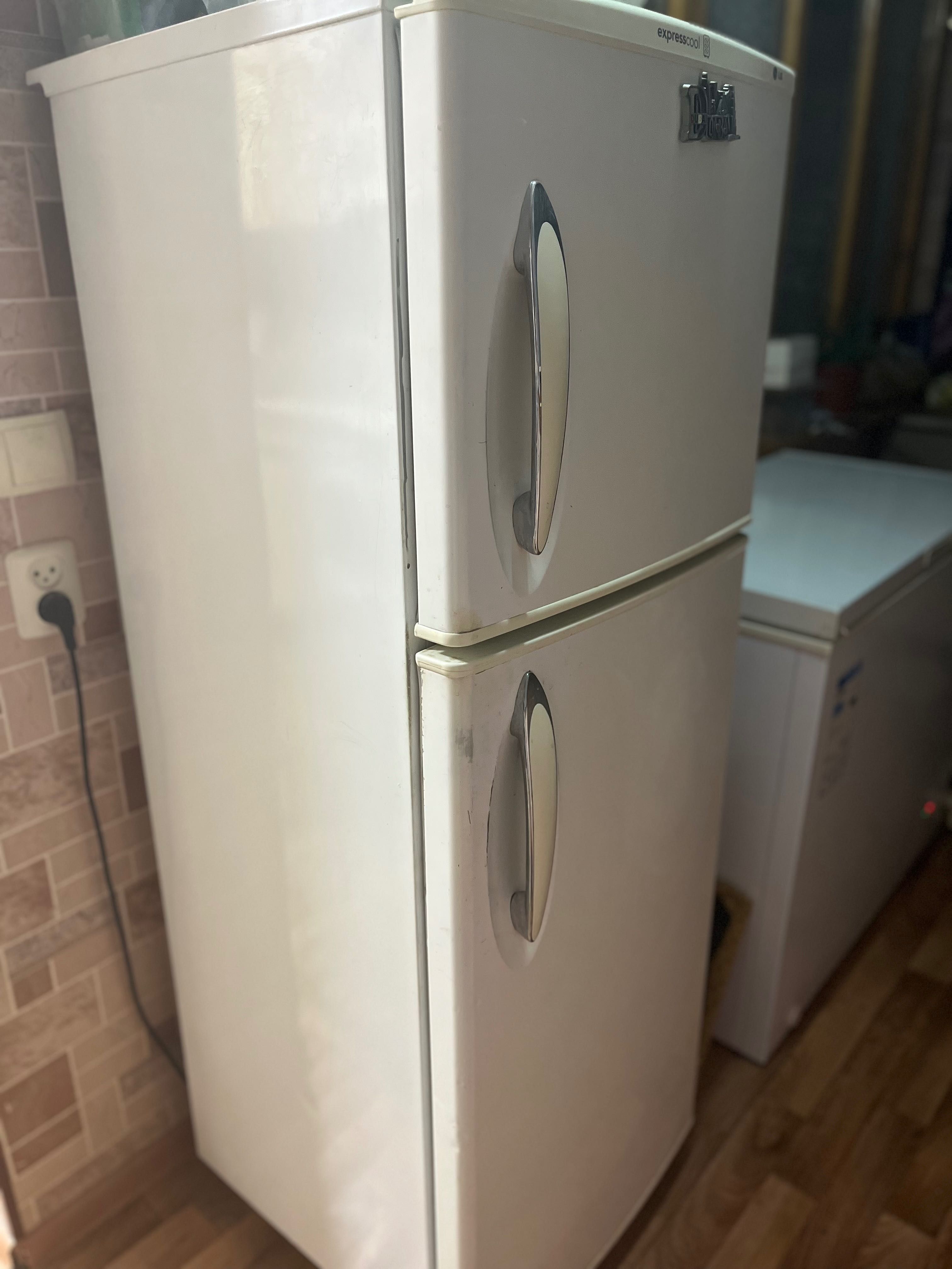 Продается холодильник LG