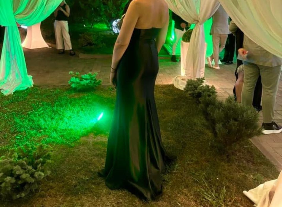 Vând rochie elegantă, mărimea 40, purtată câteva ore