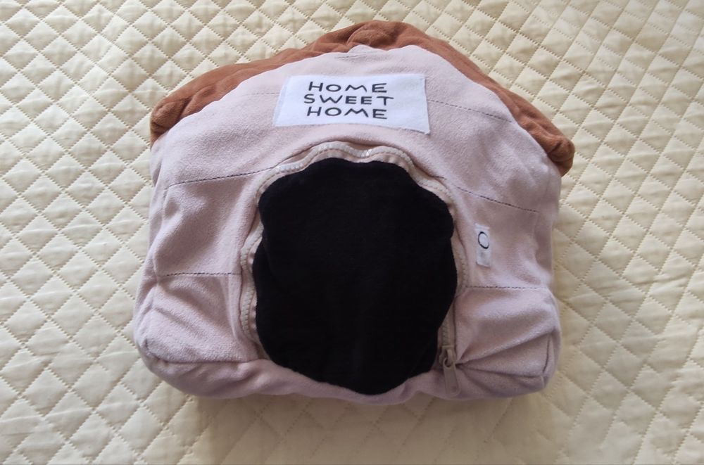 Pernă copii/ Jucărie plușată ce se 'trasformă' în Pernă/Cățel/Cușca