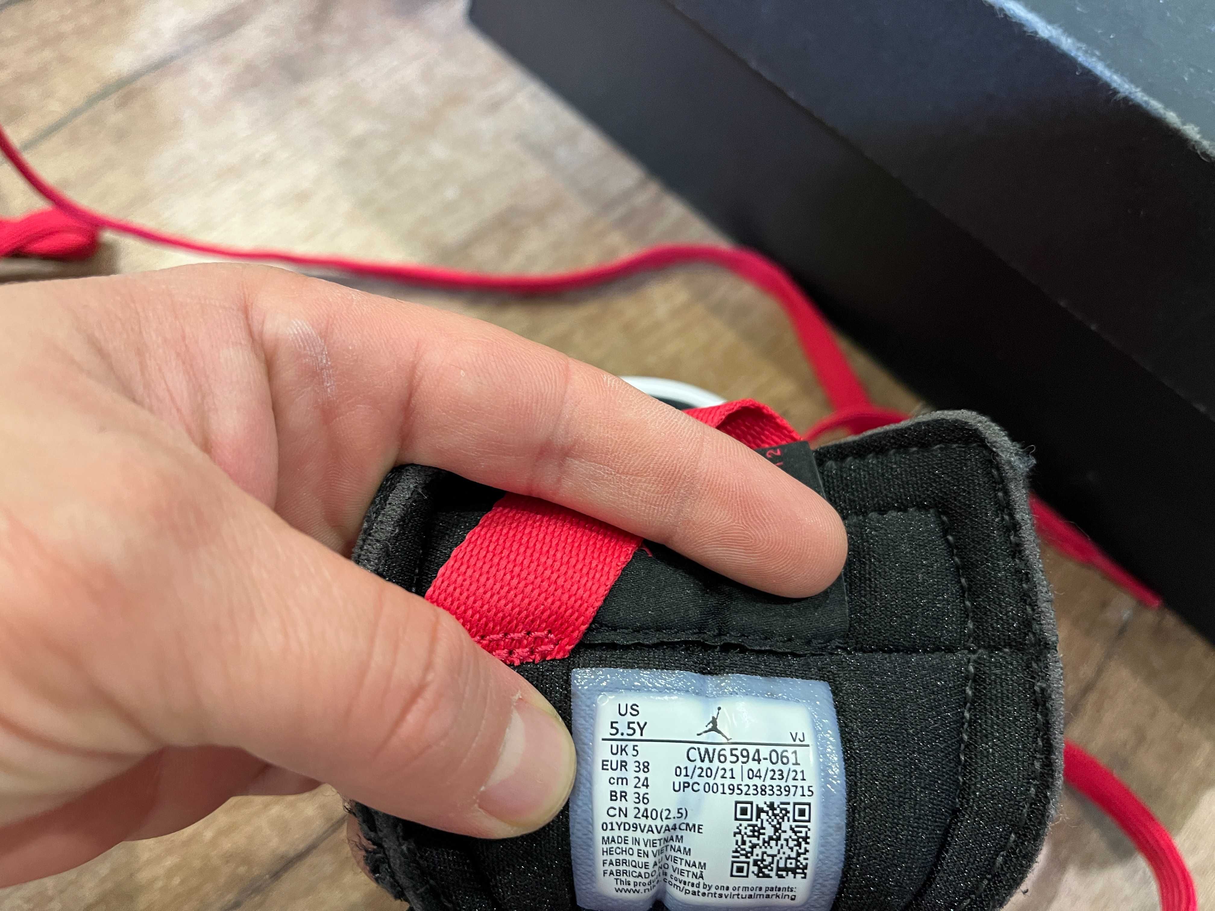 ОРИГИНАЛНИ *** Nike Air Jordan MA2 / Very Berry
