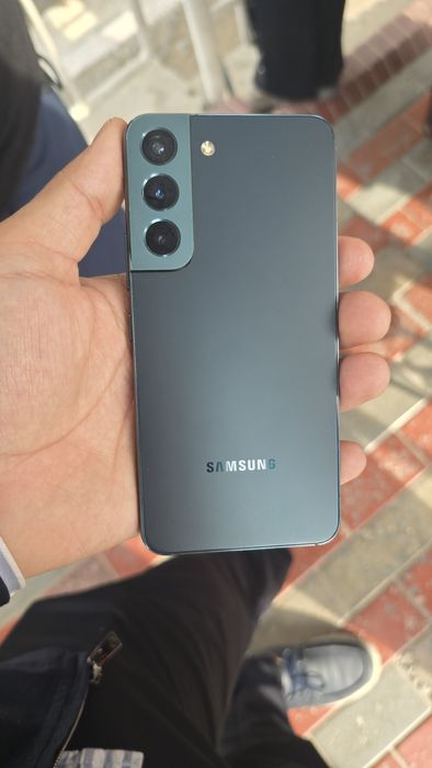 Galaxy s22 5G Green ranglari bor