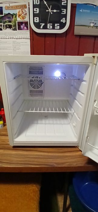 Минибар (мини хладилник) Elite EMB-40P