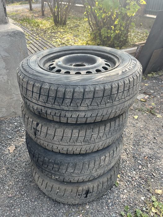 Зима резина в хорошем состояний с железками